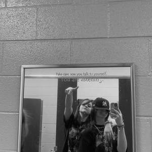 Meet your Posher, Elana